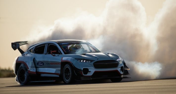 A NASCAR Kupán debütál az 1400 lóerős Ford Mustang Mach-E