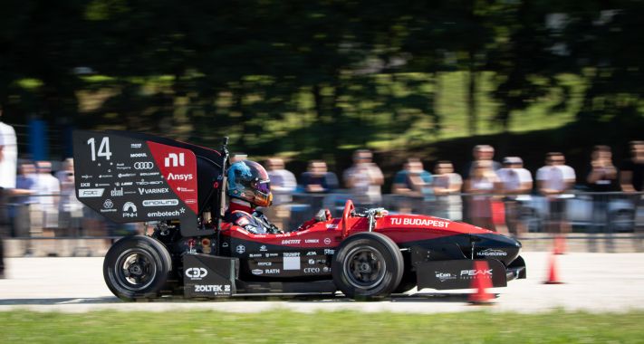 Bemutatta 2020-as Elektromos és önvezető versenyautóit a BME Formula Racing Team