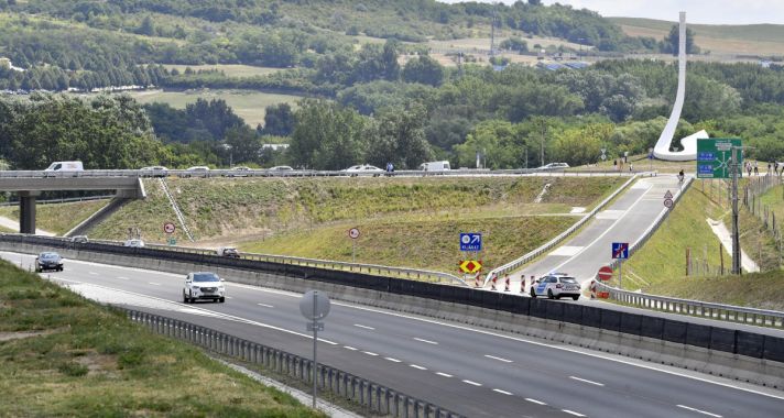 Több szakaszon is felújítási munkák indulnak az M3-as autópályán