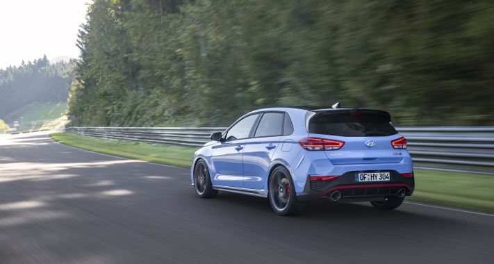 Váltson pillanatot: a továbbfejlesztett, új Hyundai i30 N maximális vezetési élményt kínál