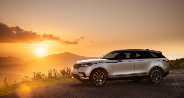 A Range Rover Velar Plug-in hybird hajtáslánccal és ultramodern szórakoztató rendszerrel bővíti kínálatát