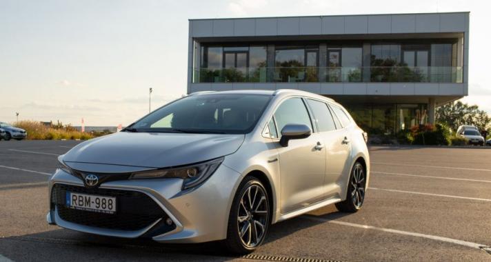 Nem politikai választás - Toyota Corolla Touring Sports 2.0 hibrid