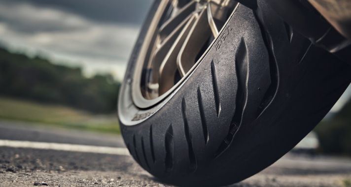 A Bridgestone új motorabroncsai magasabb szintekre emelik a motorozást