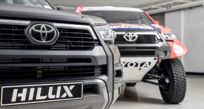 4 vadonatúj Hiluxot küld csatába a Toyota a 2021-es Dakar Rallyn