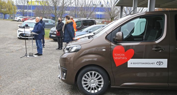 Ismét 20 autó azonnali felajánlásával támogatja a Toyota a koronavírus ellenei hazai védekezést