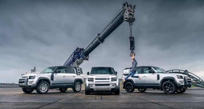 A NEVES BRIT TOP GEAR MAGAZIN AZ ÉV AUTÓJÁNAK VÁLASZTOTTA  A LAND ROVER DEFENDERT