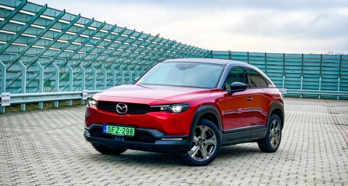 Az autó, amely nem elektromos akart lenni, de az lett – Mazda MX-30