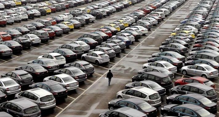 Gépjárműimportőrök: 19 százalékkal csökkent a tavaly a forgalomba helyezett új személygépjárművek száma