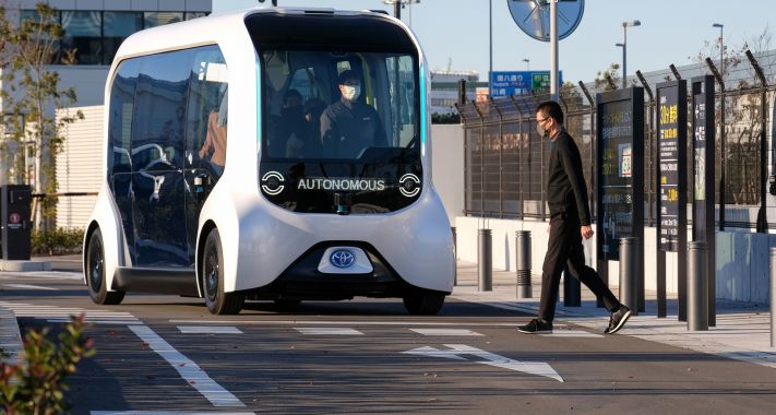 Hamarosan az utakon lesznek a Toyota akkumulátoros elektromos önvezető e-Palette alapú járművei