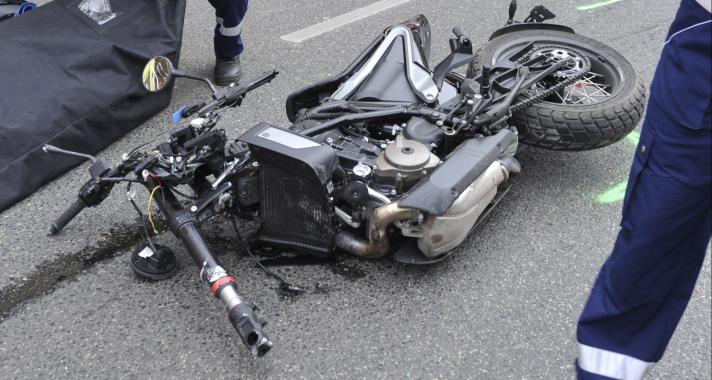 Halálos motorbaleset: videón az ütközés