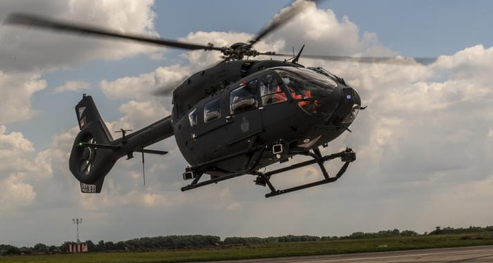 Motorhang a levegőben: Airbus H145M videón