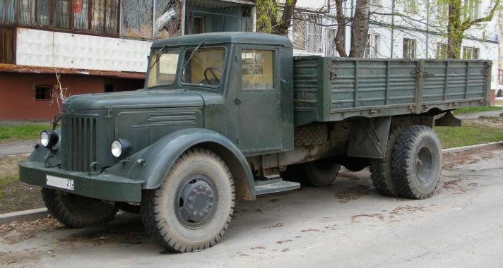 Az első orosz dízel teherautó - MAZ-200
