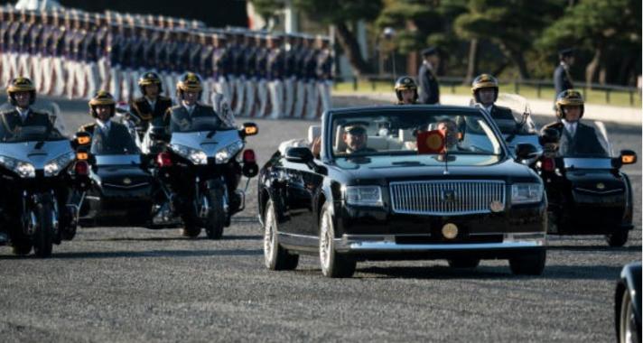 Toyota Century-ben mutatkozott be népének az új japán császár
