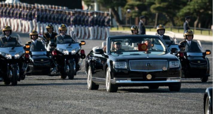 Toyota Century-ben mutatkozott be népének az új japán császár