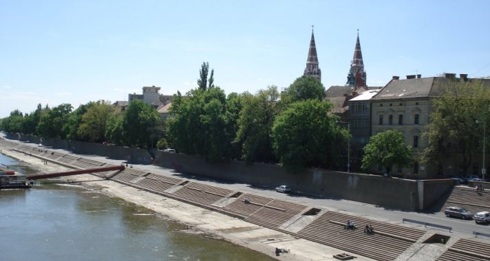 A Tisza áradása miatt lezárják a szegedi rakpartot