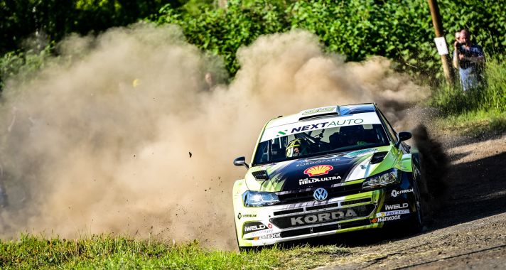 Küzdelmes versenyzés és pontszerzés a Salgó Rallye-n