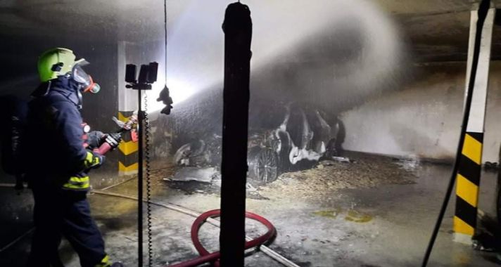 Több autó kigyulladt egy balatonfüredi hotel mélygarázsában