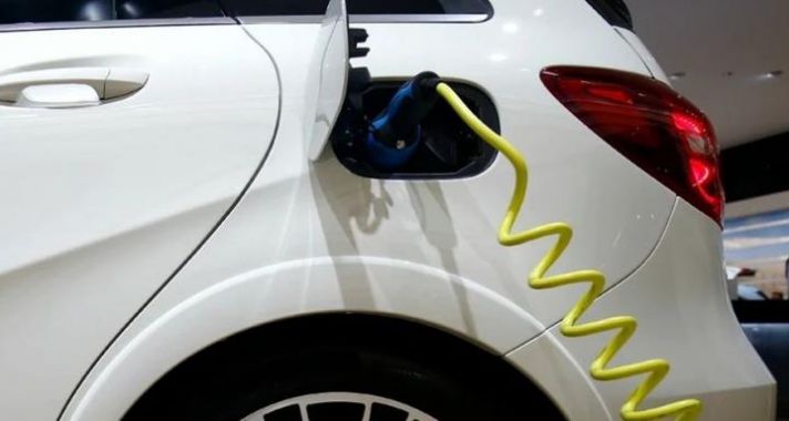 Tovább bővítik az elektromos autók töltőhálózatát