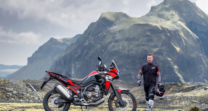 A Honda két ikonikus modellje, az Africa Twin és Africa Twin Adventure Sport is megújult külsővel és műszaki tartalommal lép színre 2022-ben