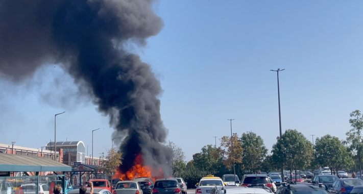 Autók égtek a soroksári Auchan parkolóban