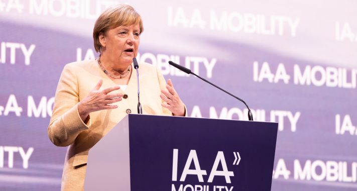 Merkel: az autóipar a megoldás része a klímaváltozás elleni küzdelemben